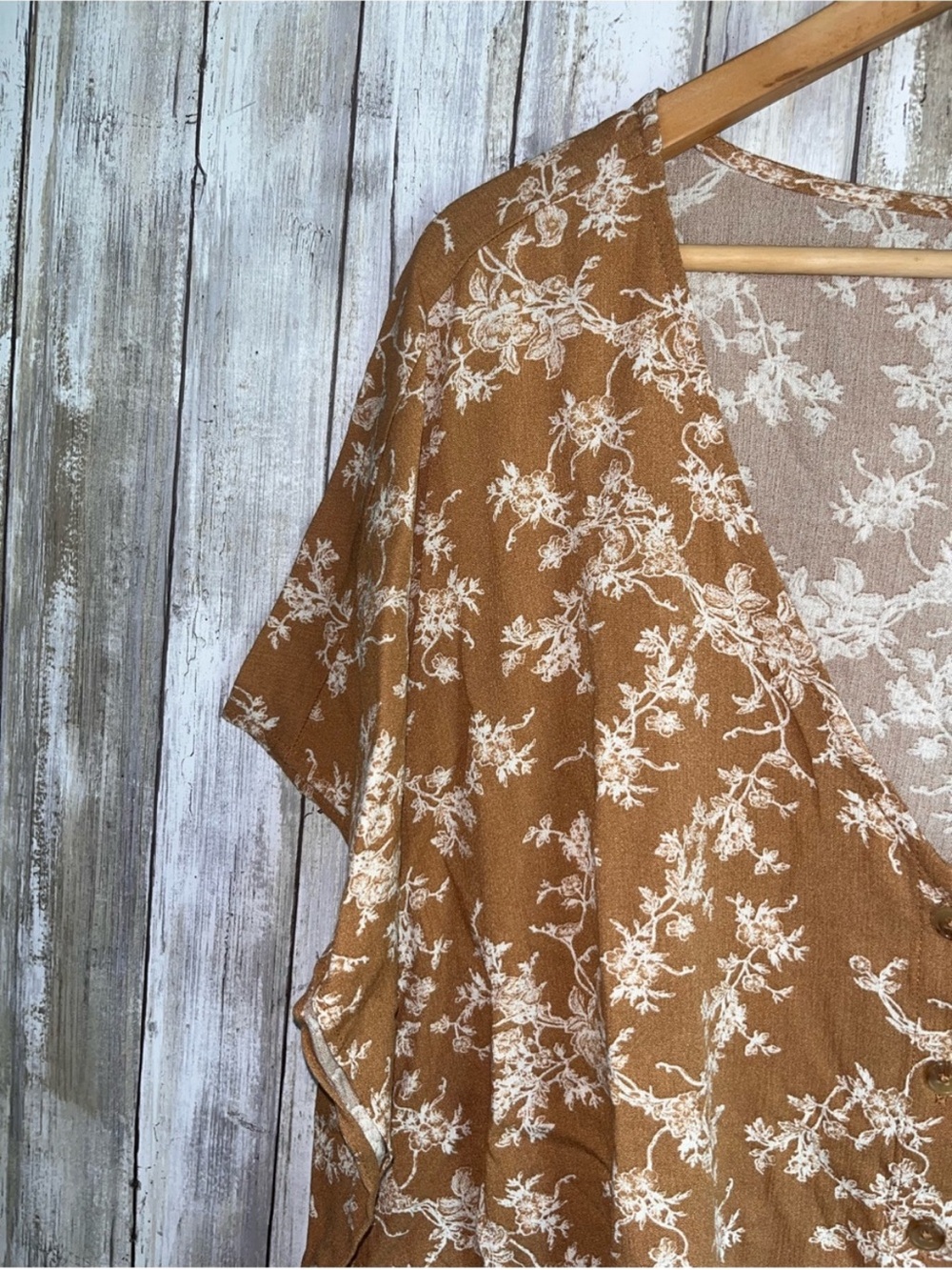 NWT Torrid Crinkle Gauze Toile Floral Tie Front Dolman Top 4X 26 - Picture 4 of 6